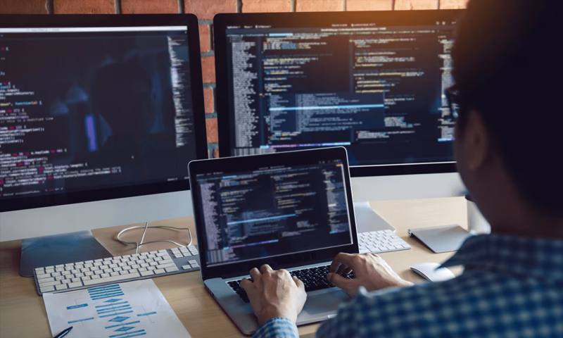 数据科学选型:R与Python如何赋能政和县网站建设?